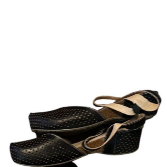 L'Artiste Mary Jane Spring Step flats in black in EUC, size 41 (US 9). - Picture 5 of 10